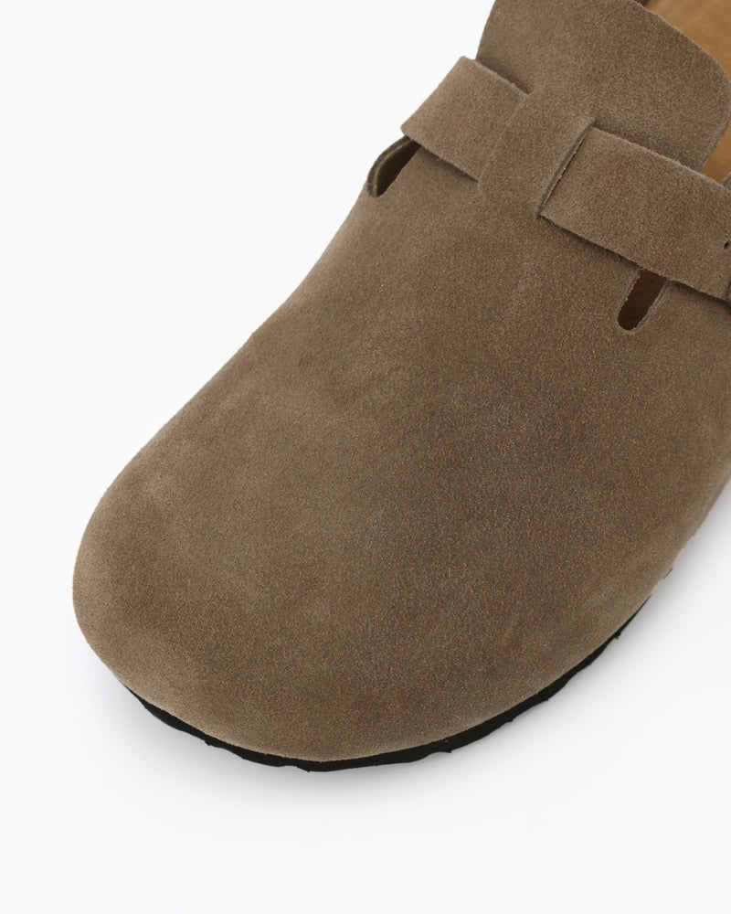 Men's suede clogs - texture detail