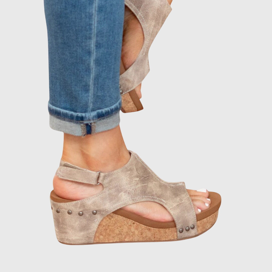 Adjustable buckle strap detail on women's orthopedic open toe sandals