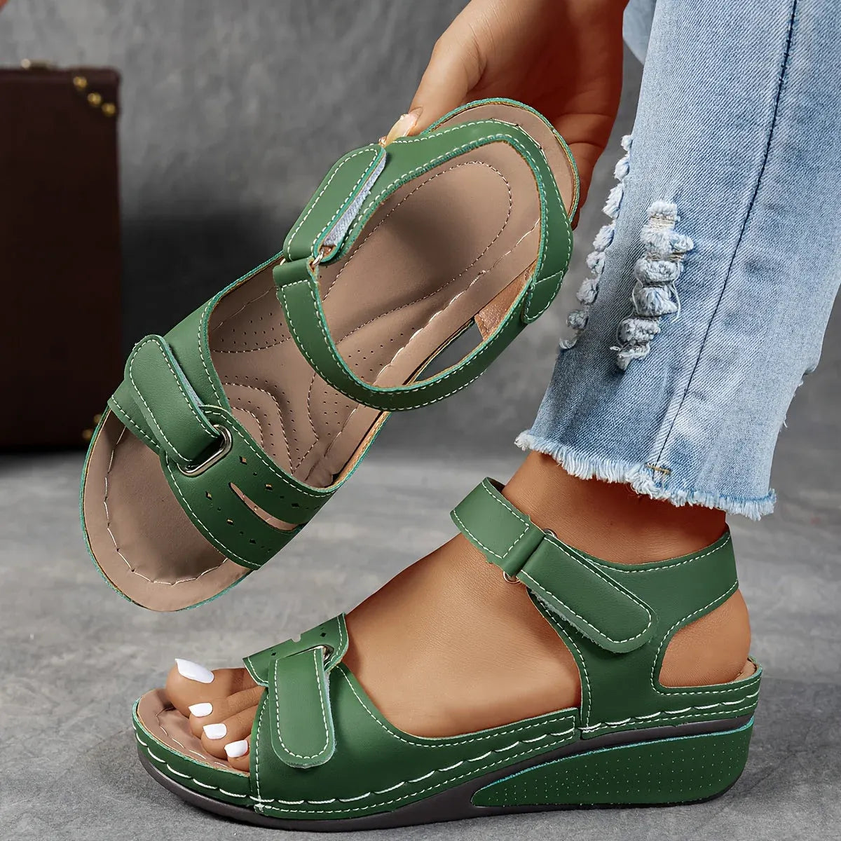 Women's elegant orthopedic strap sandals in black daily wear